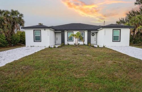 Englewood East House | Relax in Englewood 3BR 2BA Home Close to Beaches
