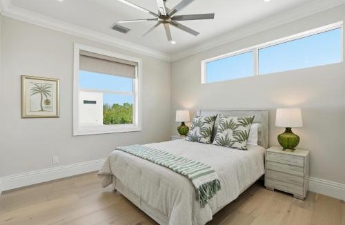 Central Naples House | Central Naples Luxury - Pool Spa and Prime Location