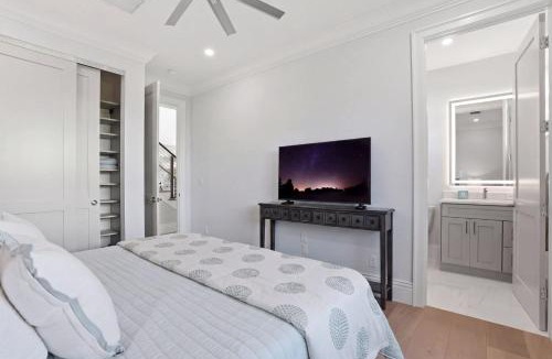Central Naples House | Central Naples Luxury - Pool Spa and Prime Location