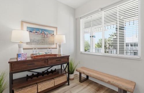 Naples House | 1021 - Beautiful Lake and Fountain Views Sleeps 6