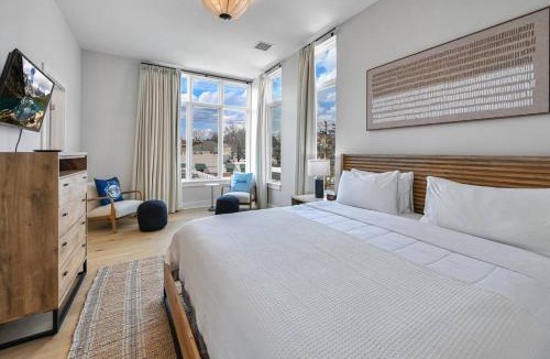 East End - Valley Street House | South Slope Asheville Townhome 3 Ensuite Bedrooms