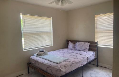 St. Petersburg House | Bungalow Bleu