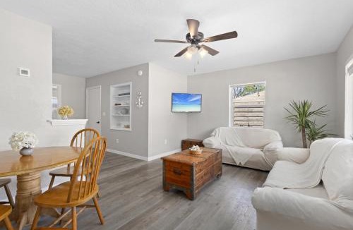 West Bradenton House | Comfortable Near AMI Patio BBQ