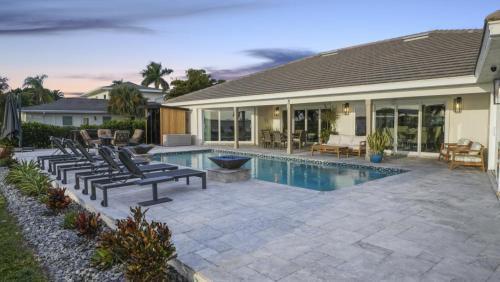 Caloosahatchee House | Villa Savona - A Luxurious Waterfront Wellness Retreat