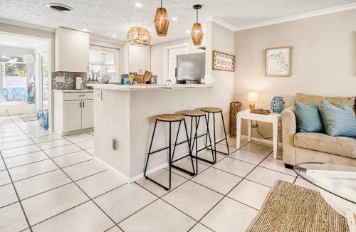 South Venice Villa | Heated Pool Villa Near Venice Beach Sleeps 6