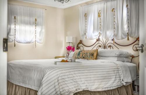 Sarasota Apartment | Beach Cottage with heated pool just off Siesta Key