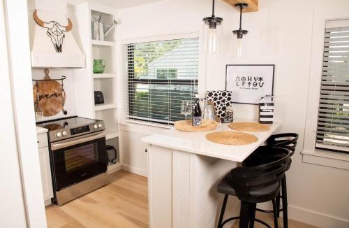 Fort Myers River District Apartment | Walk to Best Eats and Shops and Stay in Style