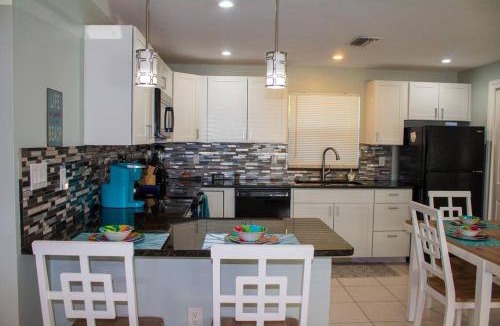 Naples Park Apartment | 697 NEAR BEACH, FENCED DOGGIE Area, COZY BEACH HOME, LARGE DRIVEWAY