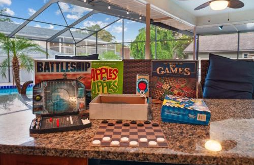 Bradenton House | 3 Kings plus kid suite, Dog Friendly w Heated Pool, Hot Tub, Firepit & Game Room