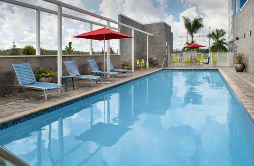 Biggar Hotel | Home2 Suites by Hilton Fort Myers Airport