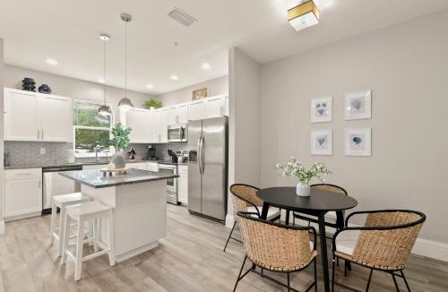 Safety Harbor Apartment | NEW! Canopy Cabana - Luxury Downtown Apartment