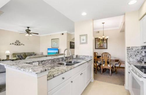 Naples Apartment | Private Golf Course Condo, Club Membership Available!