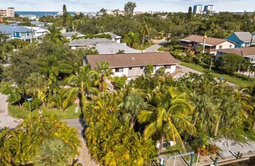 Mid Island Apartment | The Tequila Sunrise at Lazy Way