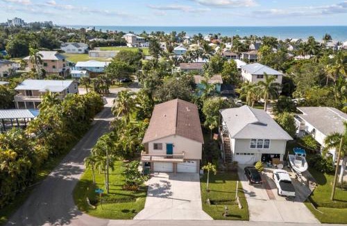 Mid Island Apartment | The Tequila Sunrise at Lazy Way
