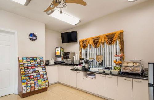North Trail Hotel | SureStay Hotel by Best Western Sarasota Lido Beach