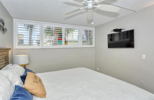 Longboat Key Apartment | LaPlaya 202E Catch the gentle Gulf breezes on your private balcony beneath the swaying palms