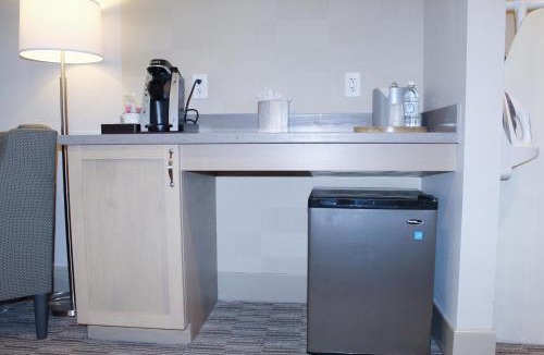 Pinecraft Hotel | Carlisle Inn Sarasota