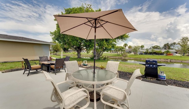 Heated Pool: Canal-front Rotonda West Retreat