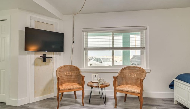 Idyllic Pass-a-grille Studio - Walk to the Beach!