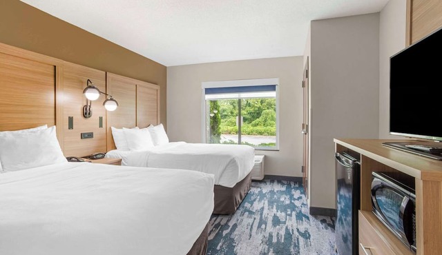 Comfort Suites At WestGate Mall