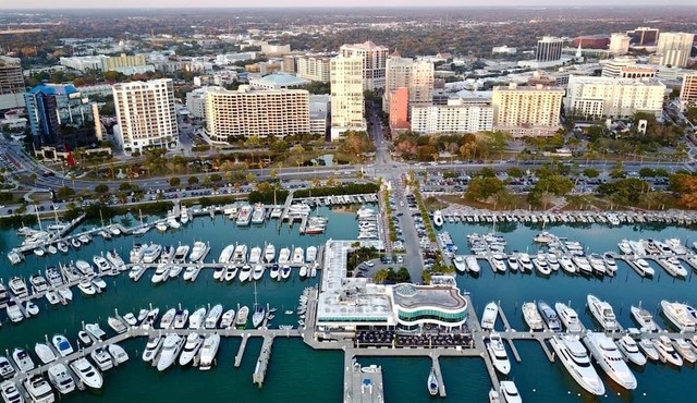 1 mile to Siesta Key! Early Bird Special & Low Wkly Rates! Heated Pool! BBQ
