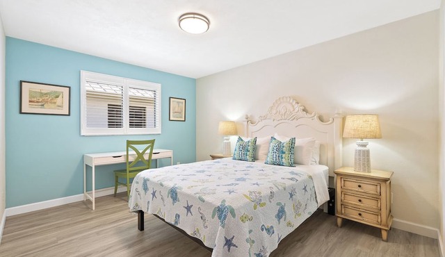 Avanti Vacation Rental, Relaxing 3-BR Retreat with Private Pool Minutes from Vanderbilt Beach and Delnor-Wiggins State Park. Enjoy Southern Exposure, BBQ Area, and Pet-Friendly Comfort