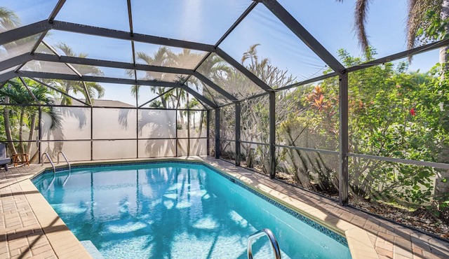 Heated Pool, 3 Mi to Dtwn: Cape Coral Escape!
