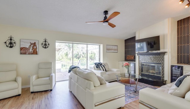 Outdoor Kitchen & Gaming Garage: Bradenton Retreat
