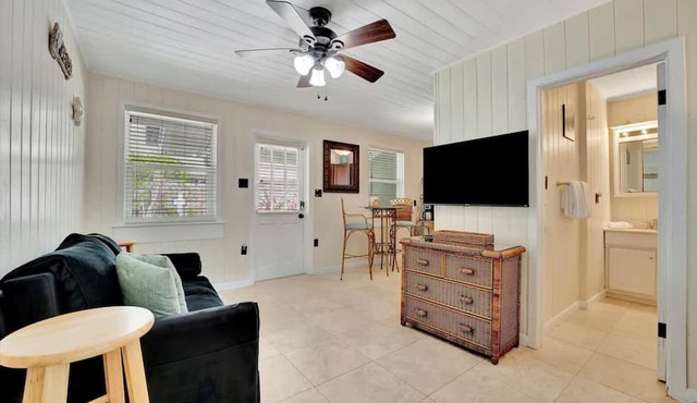 Stones Throw Beachside Bungalow 2 AT THE Beach