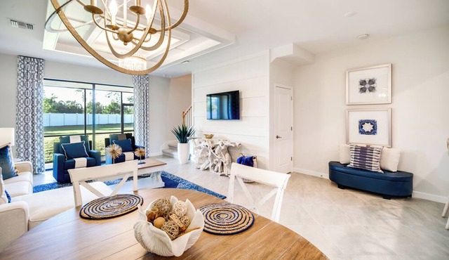 Fort Myers Retreat: Screened Porch & Resort Perks!