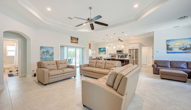 Marco Island Home w/Hot Tub, Lanai & Yard