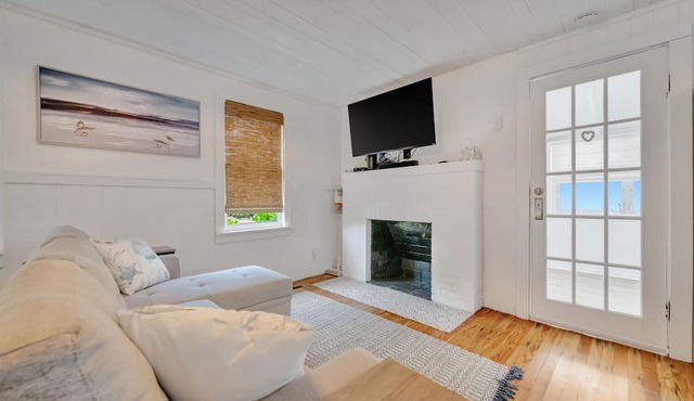 Bay Breeze Cottage