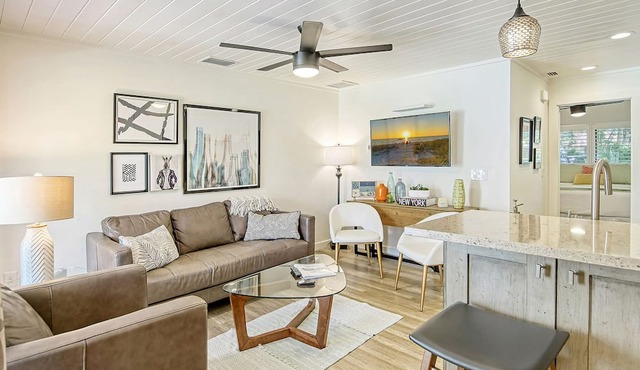 Homey 1bed/1bath condo The Meadows Pool View