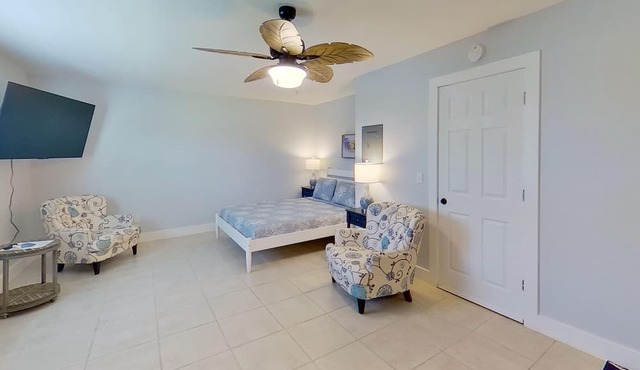 Studio with Patio - Turtle Cove - Welcome to our stunning, newly renovated studio condo!