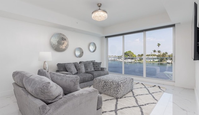 206, Water View-Clearwater Bch in 6 min, Pool/Gym