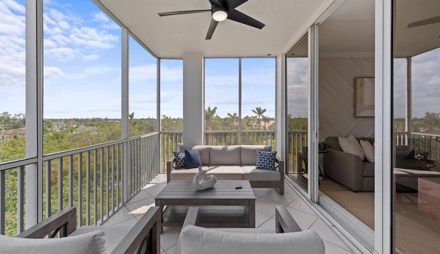 The Fitz - Stylish 3Br, 2Ba with pool. Walk to beach. Great views.
