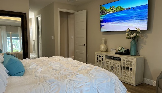 The Ultimate Luxury 4 BR/3 BA, Heated Pool, Outdoor Kitchen