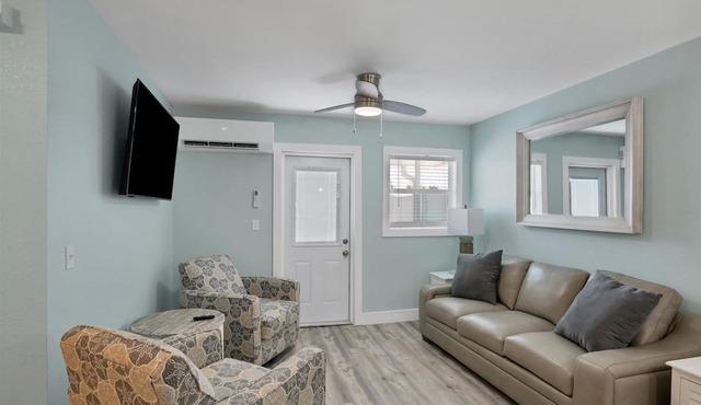 CLEAN,Great Location,Dockage Available,HEATED Pool, HUGE Back yard. Unit C