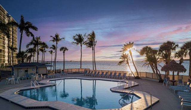 Sanibel Harbour Resort Harbour Tower 813: Newly renovated! Enjoy the stunning sunsets too.
