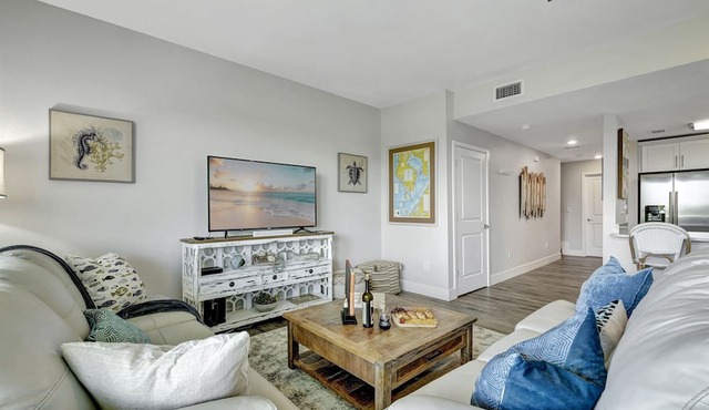 Stunning Resort Like Townhome w/Pool, Beach, Bar!