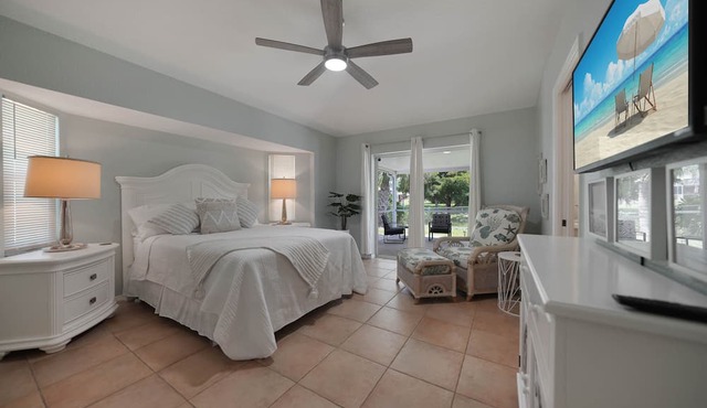 3-bed vacation home w/pool & hot tub 11 mins from Port Charlotte Town Center
