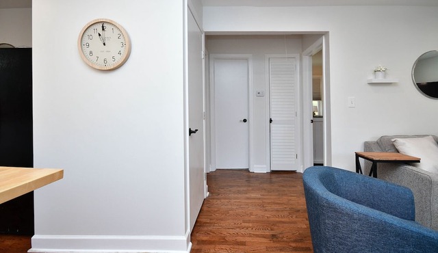 Private house newly remodeled walking distance to food, shopping, entertainment