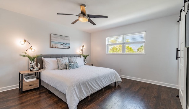Luxury home 🔥HEATED POOL🔥 Home W/outdoor living and Boat rental 🚤