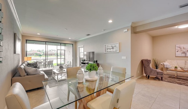 Chic Country Club Condo w/Upscale Amenities