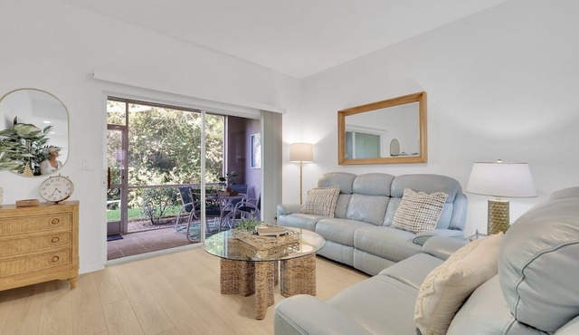 Relax & Unwind in Bonita Springs – Stylish Condo Near Beaches, Dining & Golf!