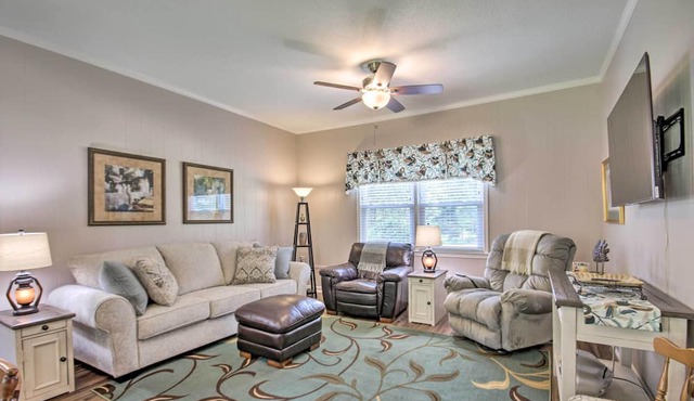 Family Home w/Fire Pit, 2 Mi to Lake Access in Lexington