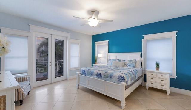 Sleeps 10 Beach-Bay Views Private Heated Pool Elevator Perfect location