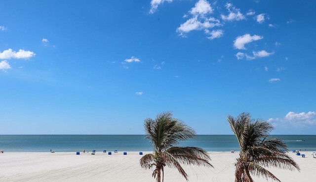 World Class Sunsets on the Gulf From Your Lanai! Beachfront 2B/2B Sandarac Vacation Condo