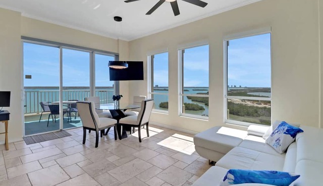 PENTHOUSE SUITE | EXTENDED CEILINGS | ESTERO BAY & GULF VIEWS | SOAKING TUB | LOVERS KEY RESORT