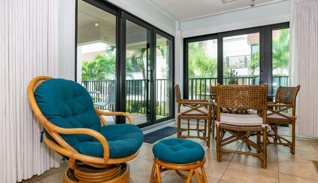 Waters Edge 106S · Pool Lanai · 1-Mo Winter Min